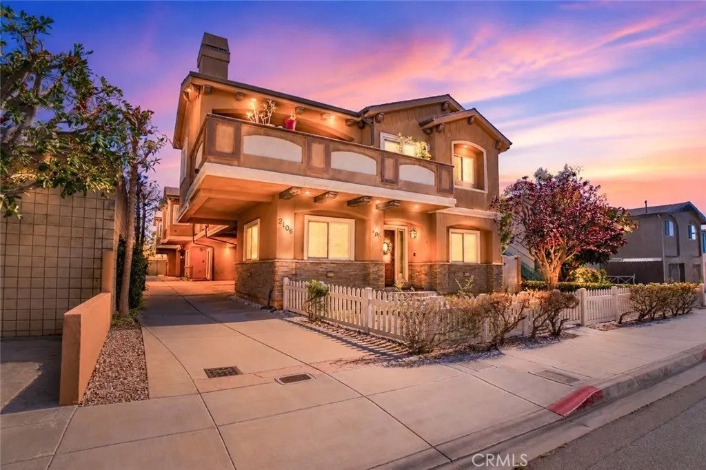2106 Mathews C — photo