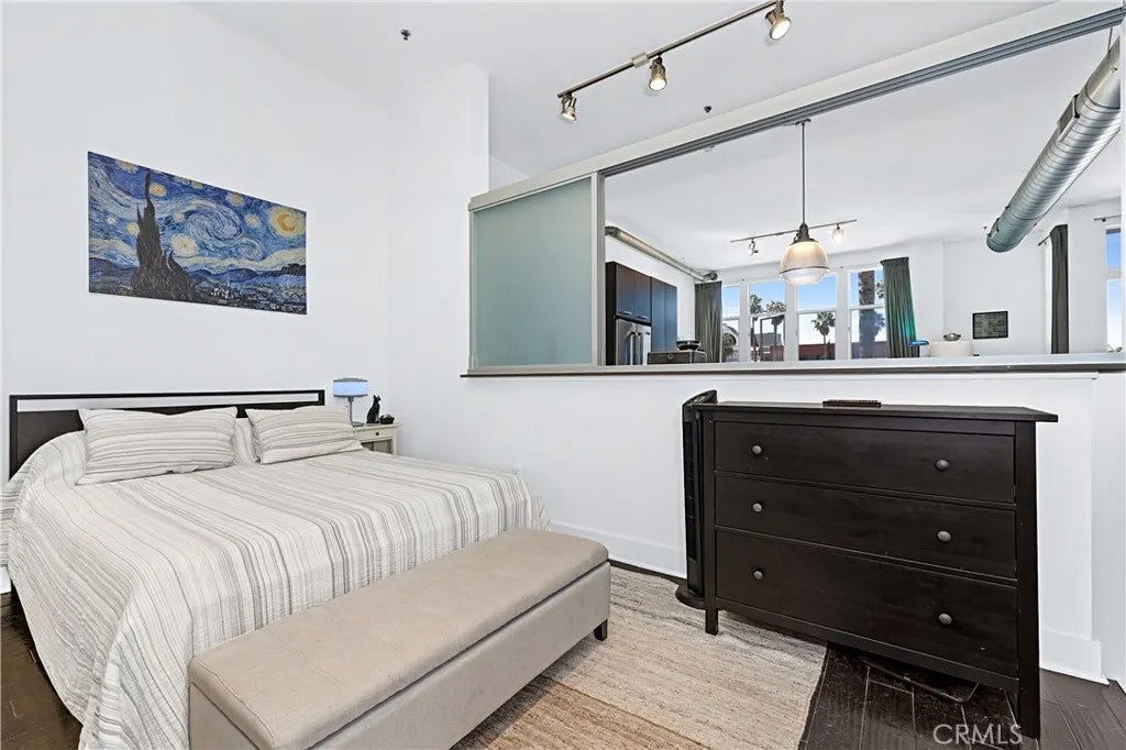 13320 Beach 203 — photo