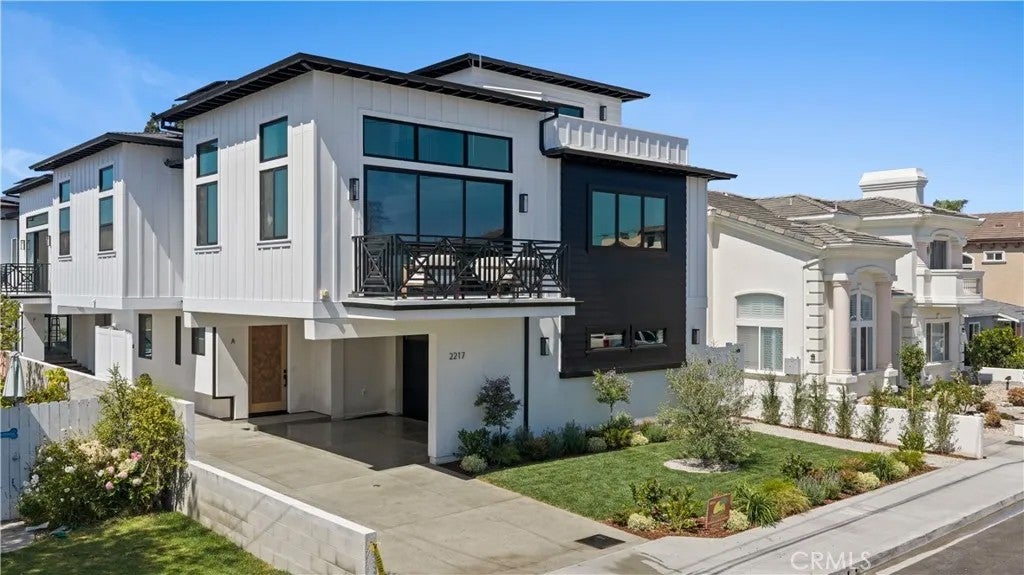 2217 Bataan Road B — photo