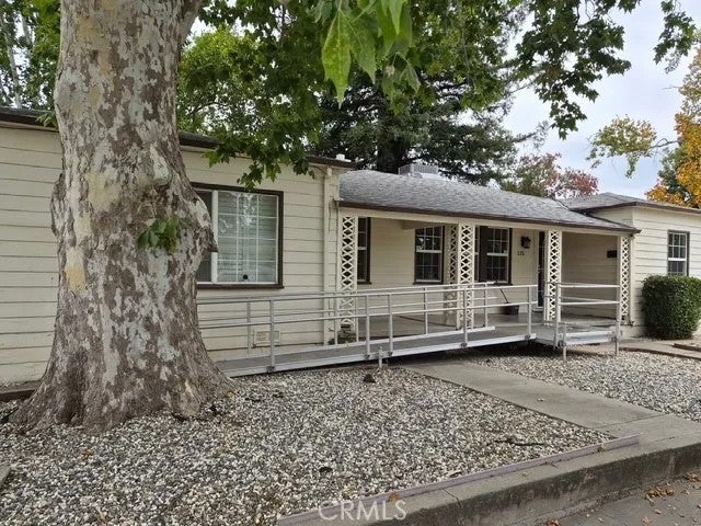 111 Baxter Avenue — photo