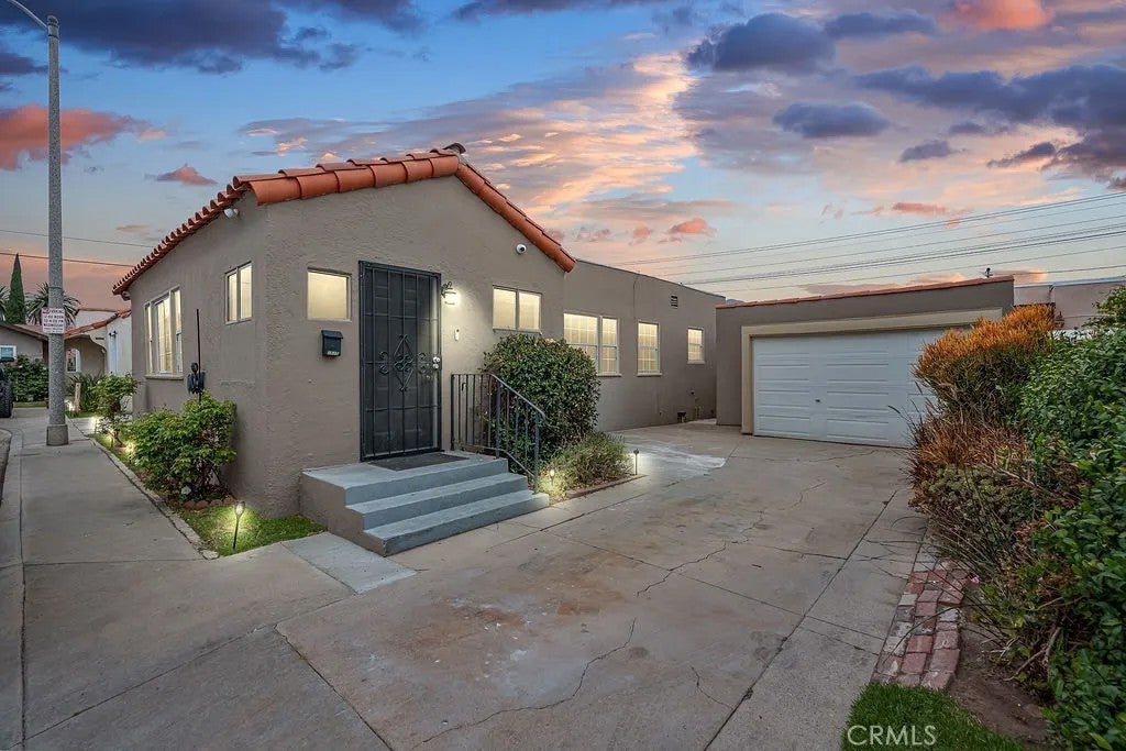 1515 E Walnut Way — photo