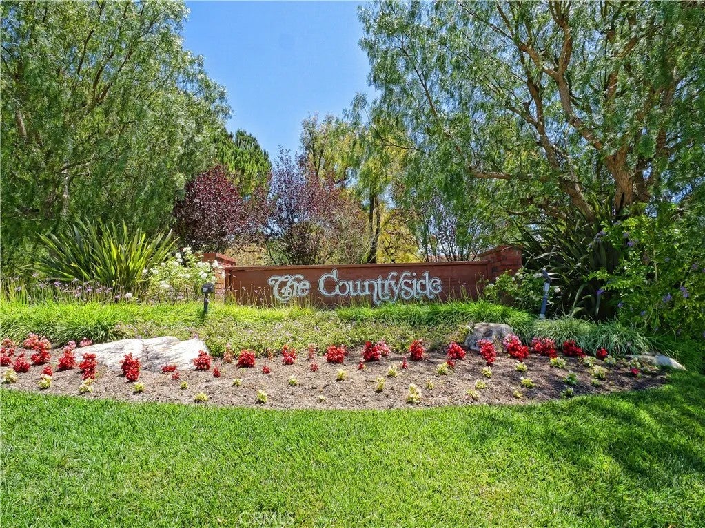 5465 Valley View — photo