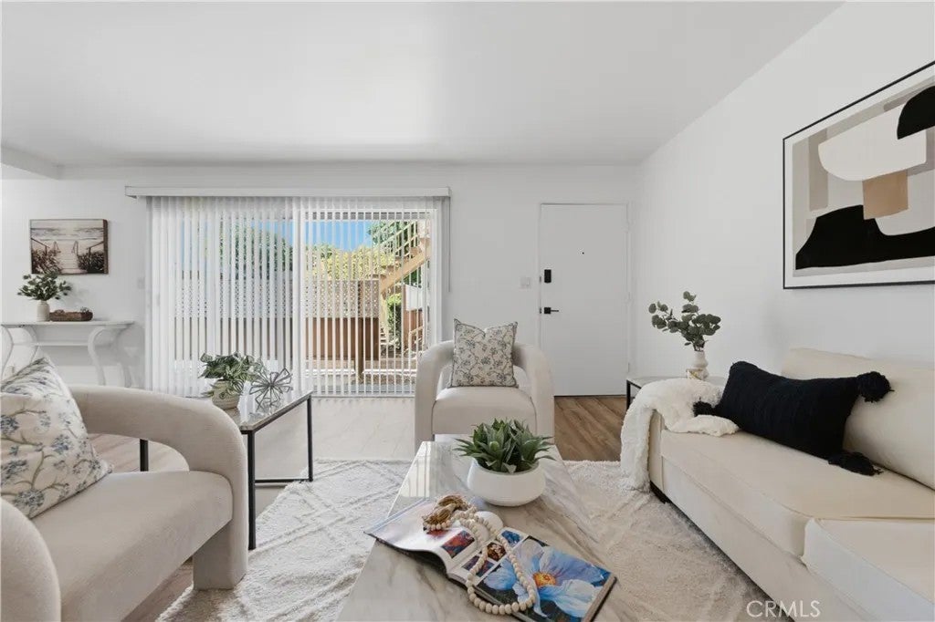 15312 S Normandie 104 — photo