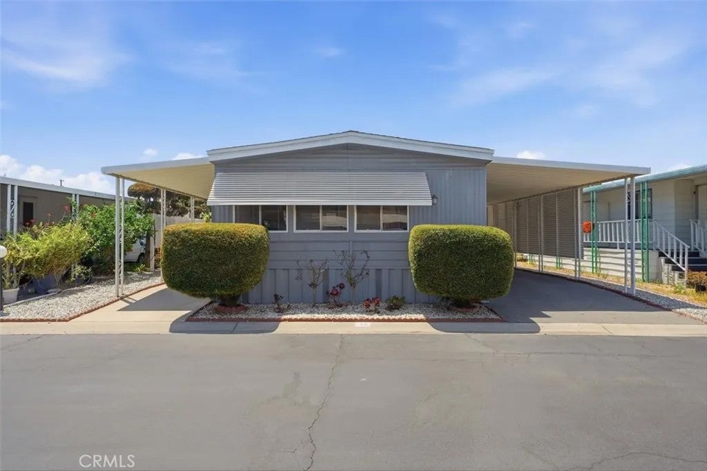 1065 W Lomita Blvd 14 — photo
