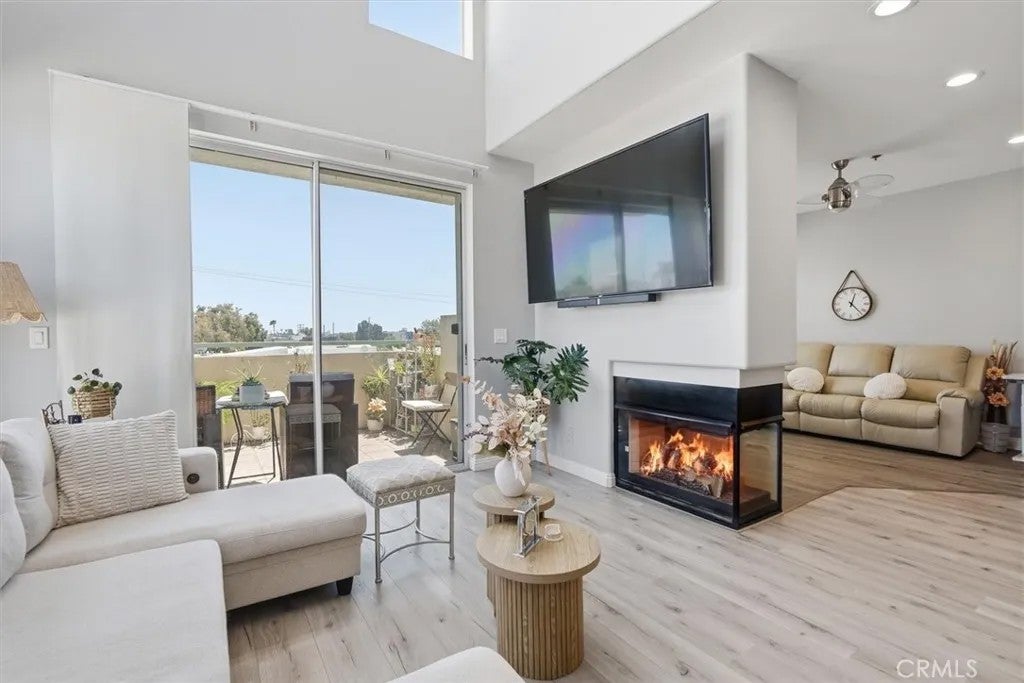 10790 Rose Avenue 304 — photo
