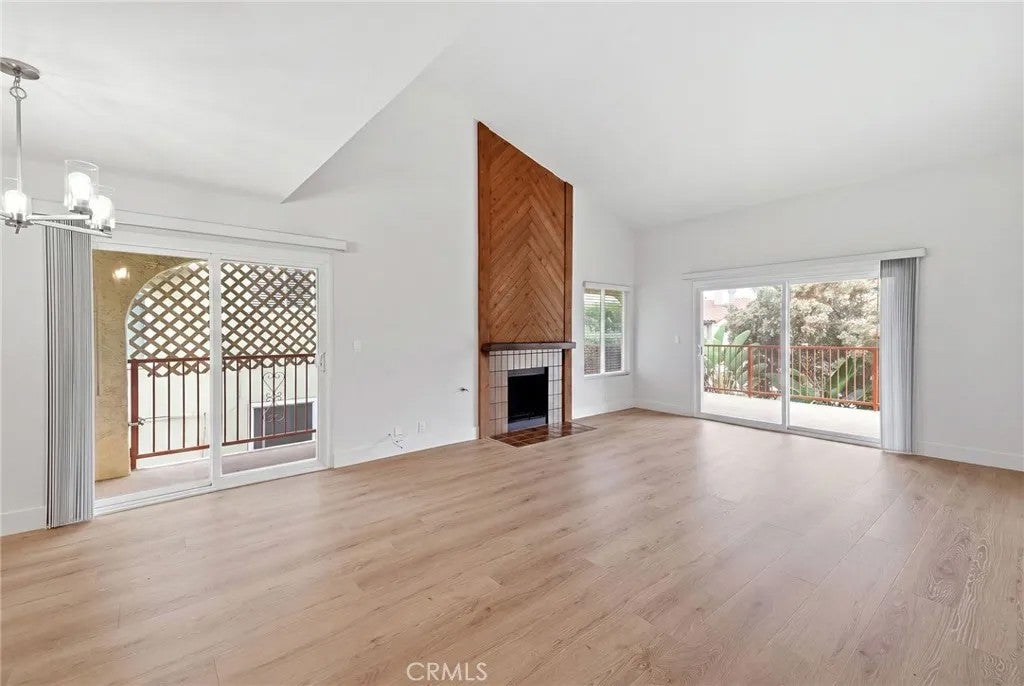 413 Avenue G 4 — photo