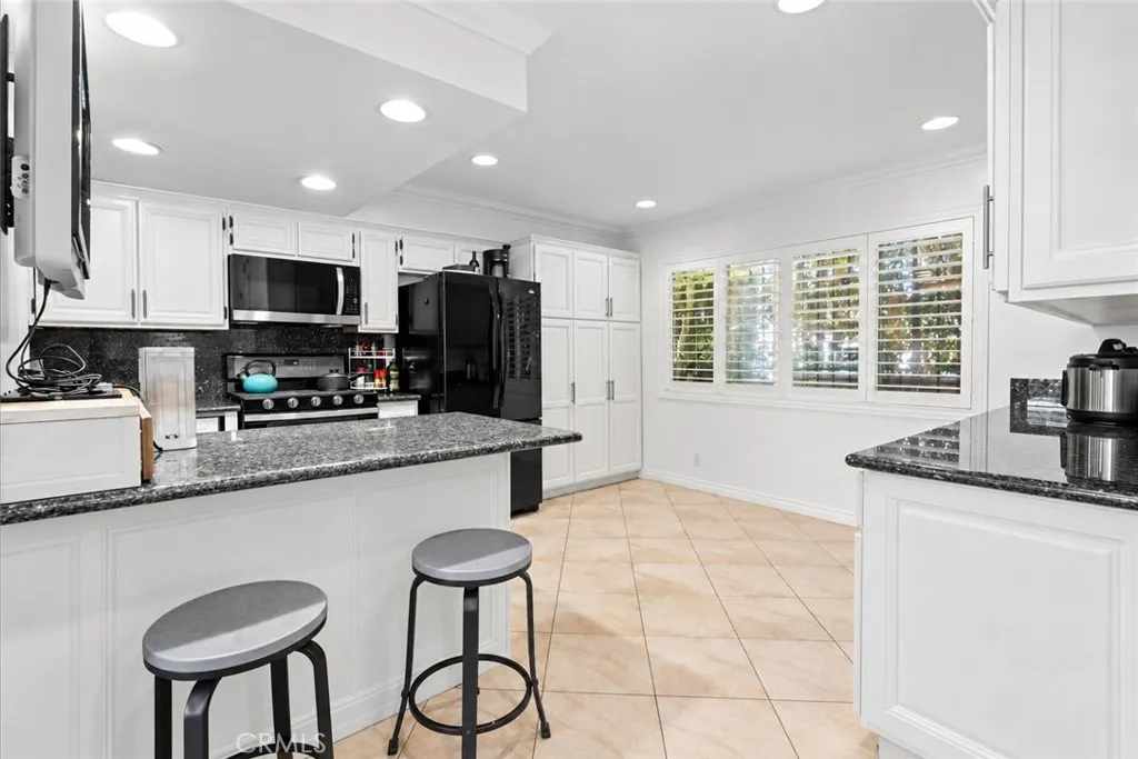 4345 W. 154th St. Unit 10 — photo