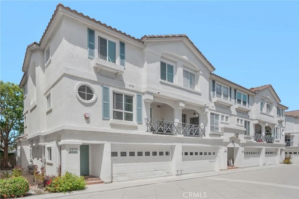 5439 Marine Avenue — photo