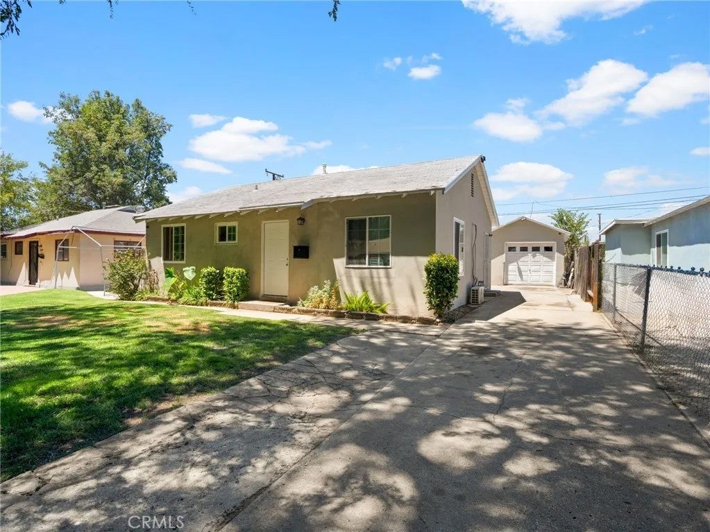 2404 Roxbury Dr — photo