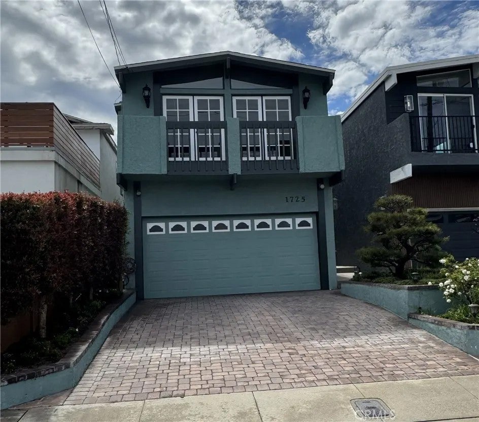1725 Wollacott Street — photo