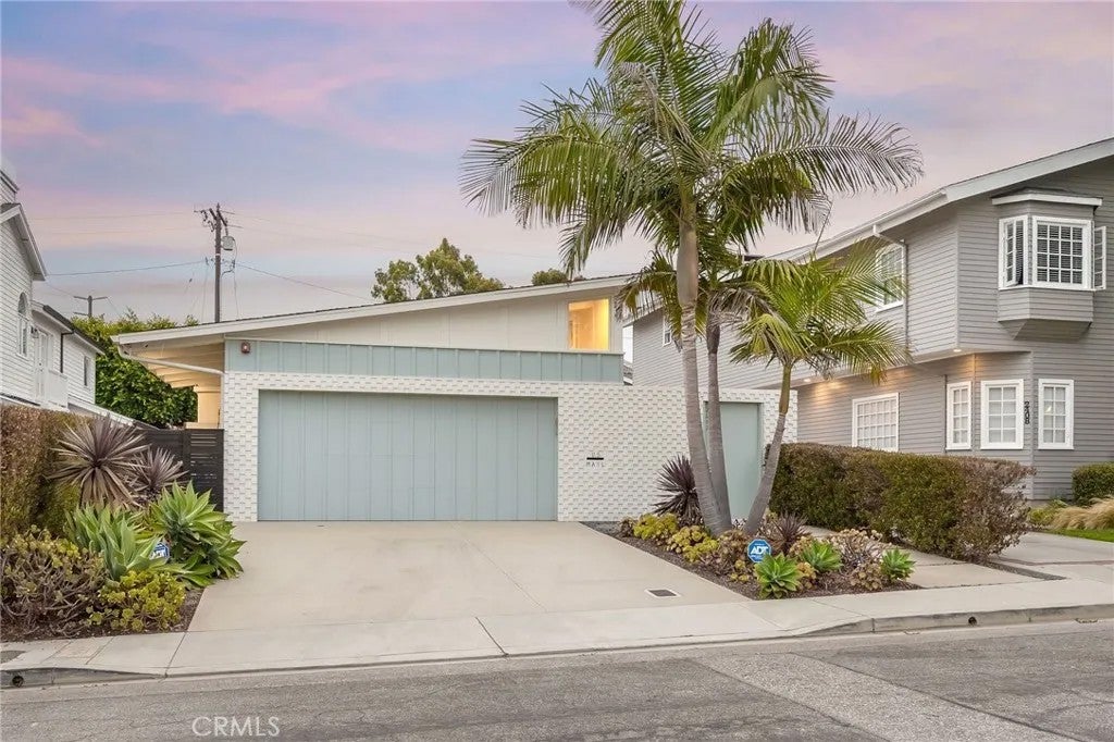 2412 John Street — photo