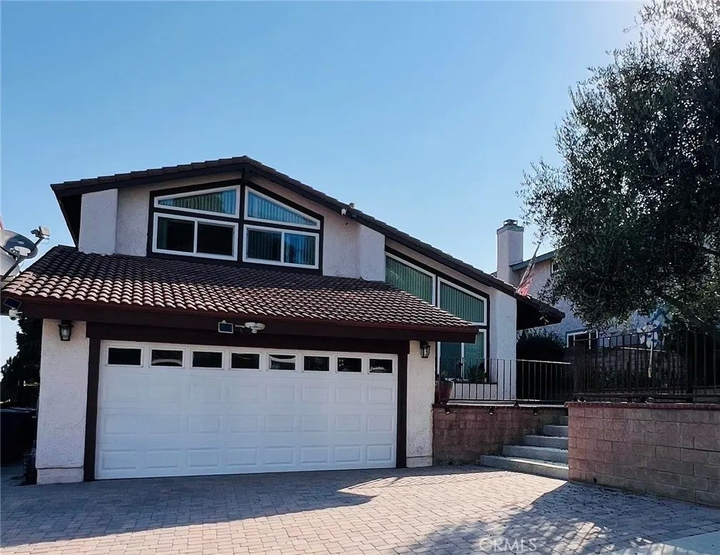 3221 Carolwood — photo