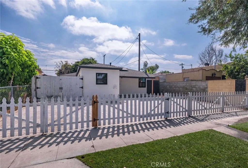 5910 Walnut Ave — photo