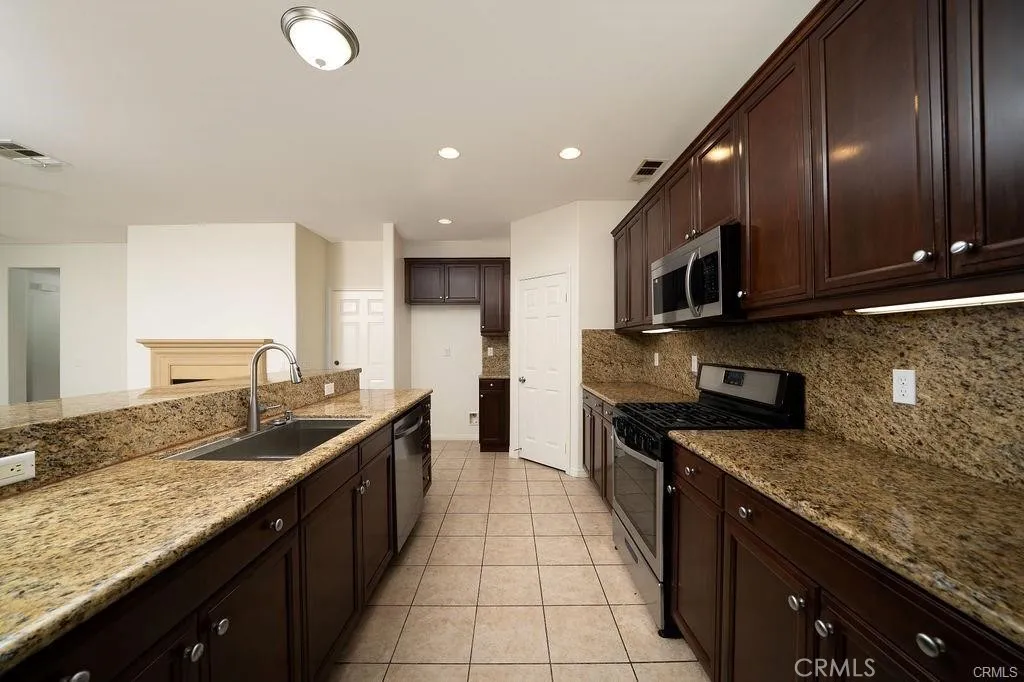 22532 Venice, Carson, CA 90745 — photo 2
