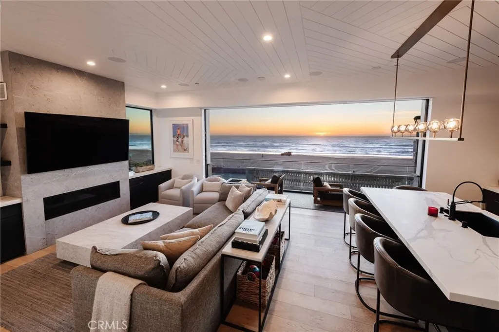 2200 The Strand Unit a — photo
