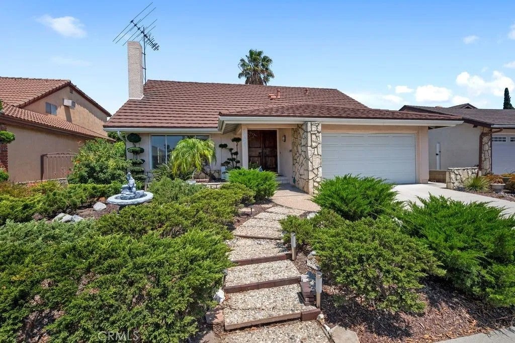 1151 Oakfair — photo