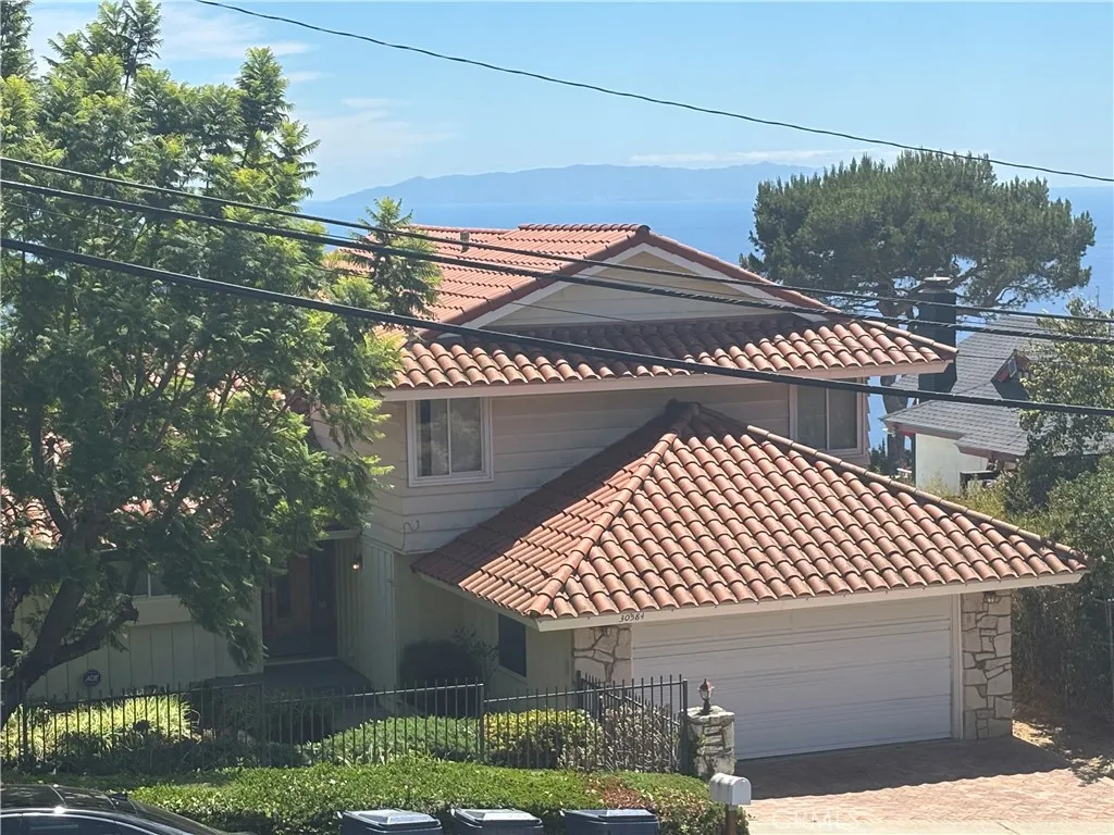 30584 Ganado — photo