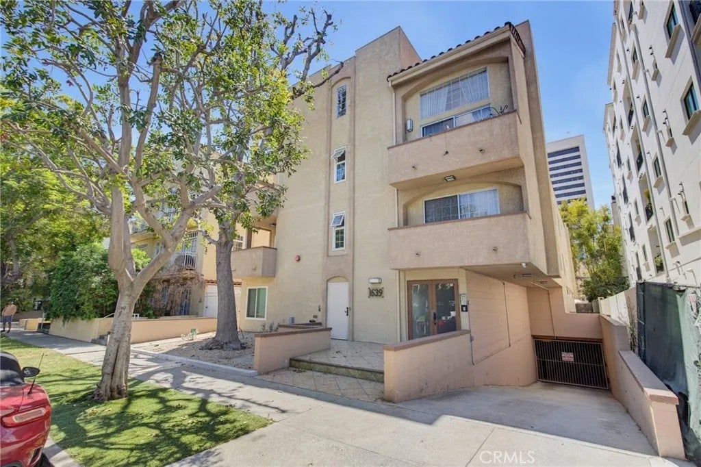 1639 Camden Avenue 301 — photo
