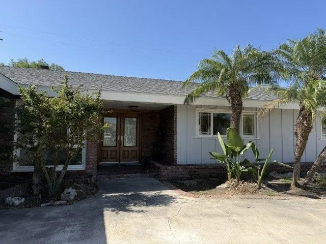 1564 W Tonia — photo