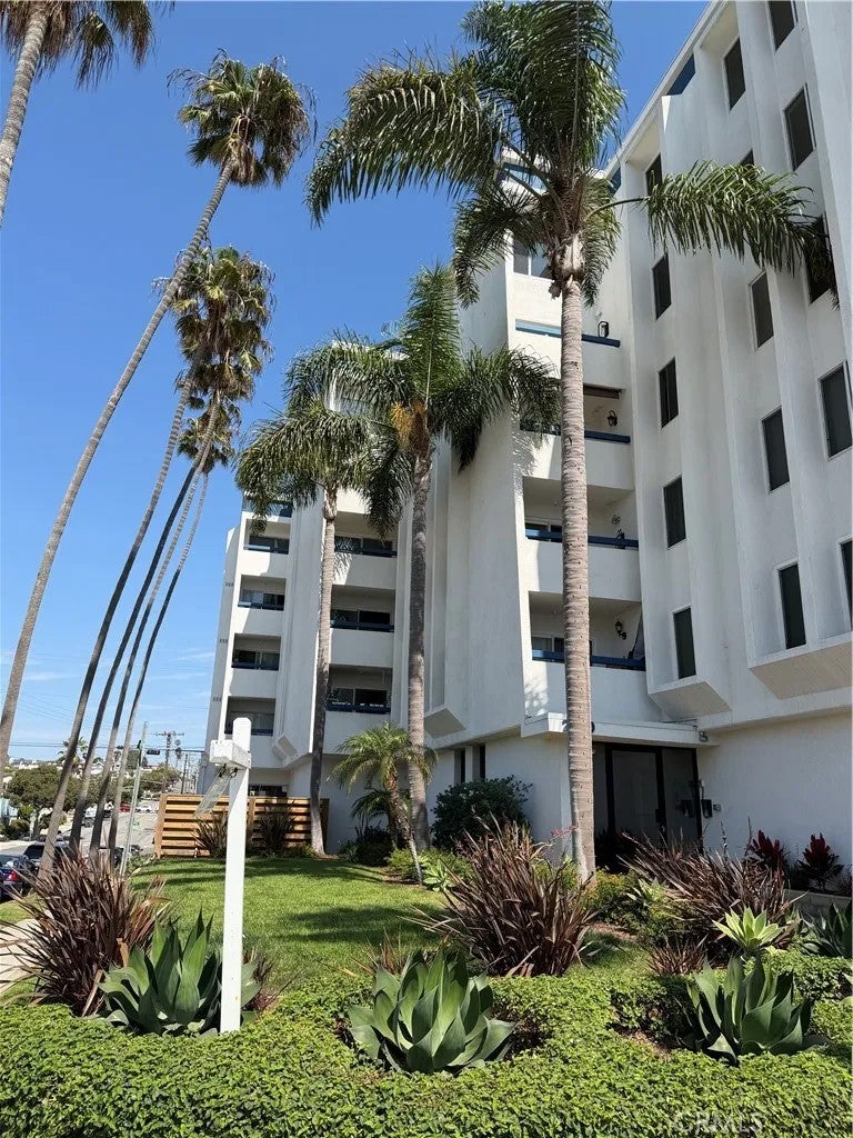 200 S Catalina Avenue 407 — photo
