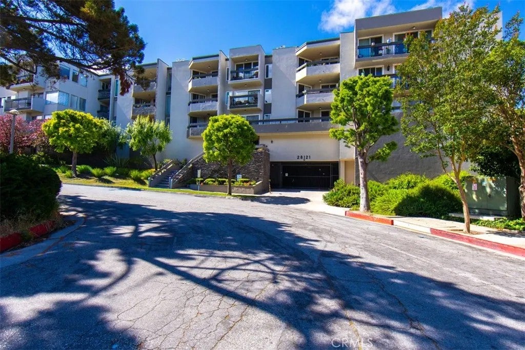 28121 Highridge 211 — photo