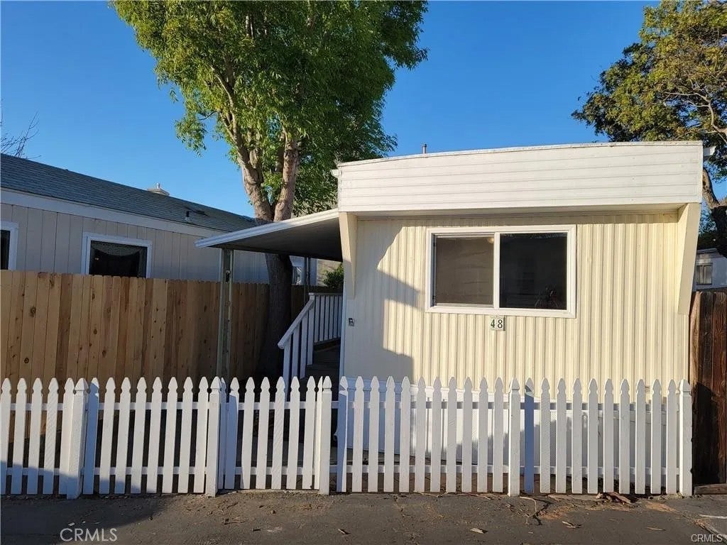 20550 Earl 48 — photo