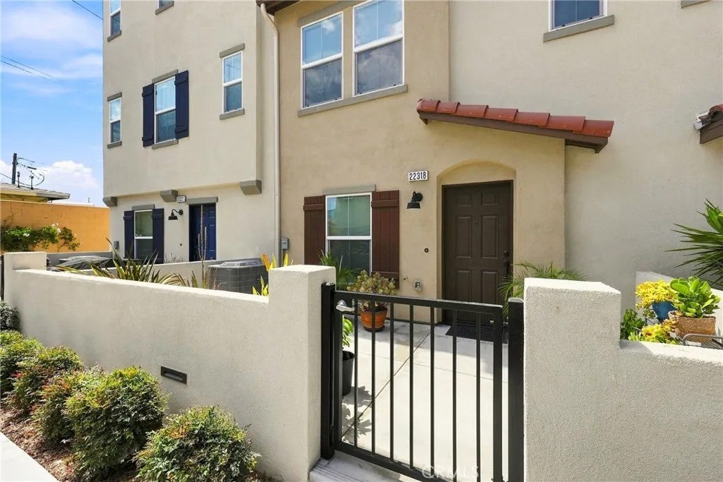 22318 Lily Ct — photo