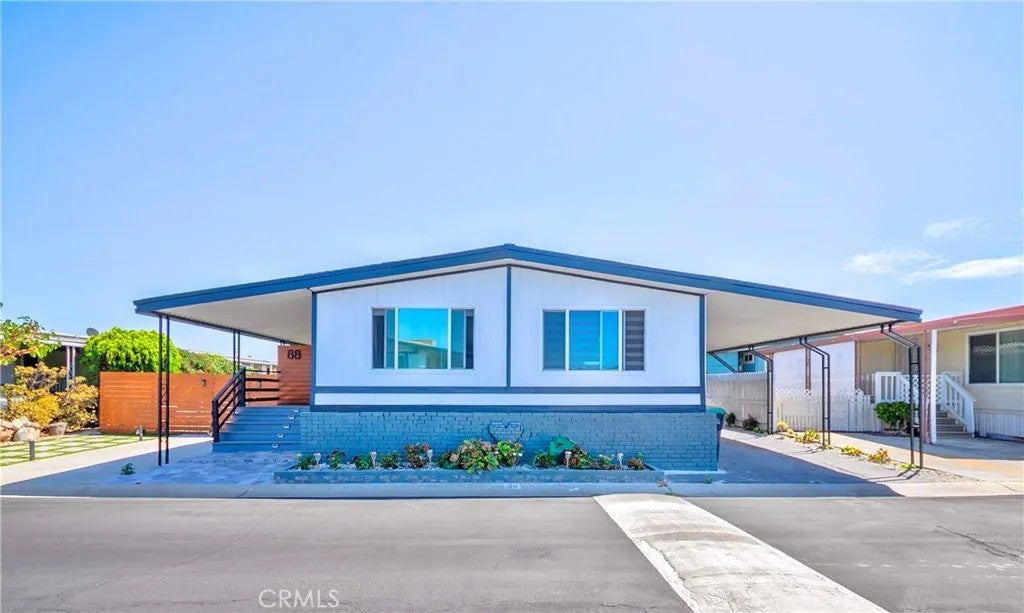 1065 Lomita 88 — photo