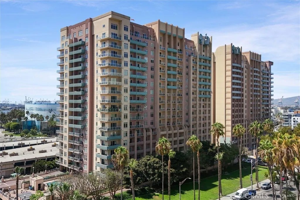 488 E Ocean Boulevard 804 — photo