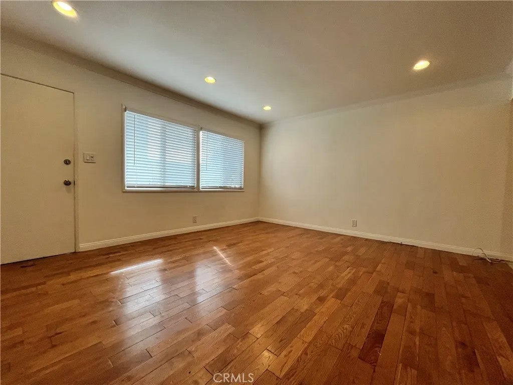 11901 W Washington B — photo