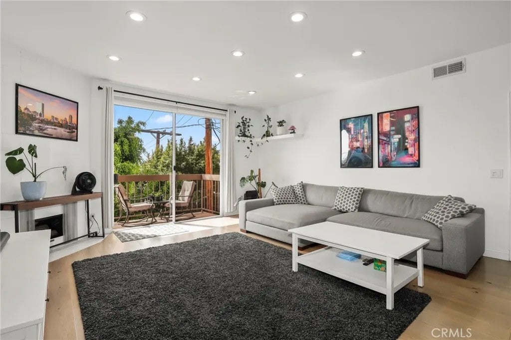 2263 Fox Hills Drive 203 — photo