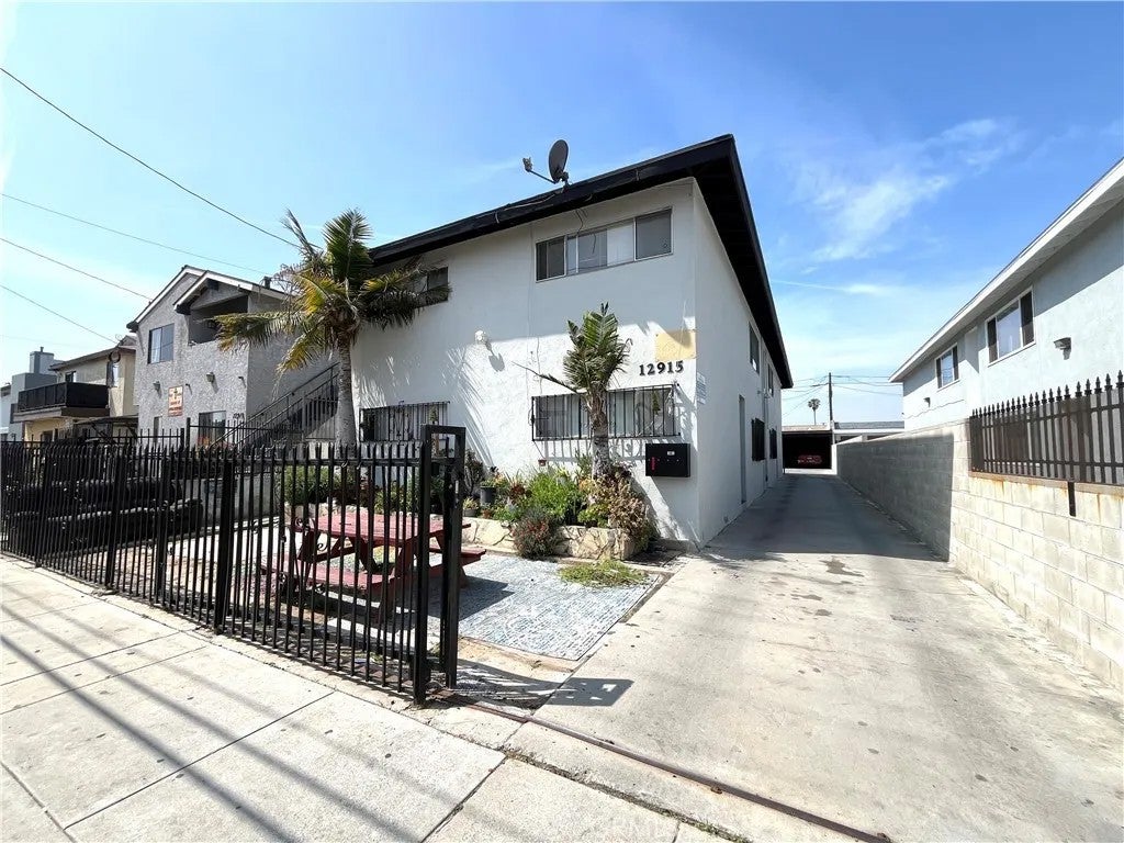 12915 Doty Avenue C — photo