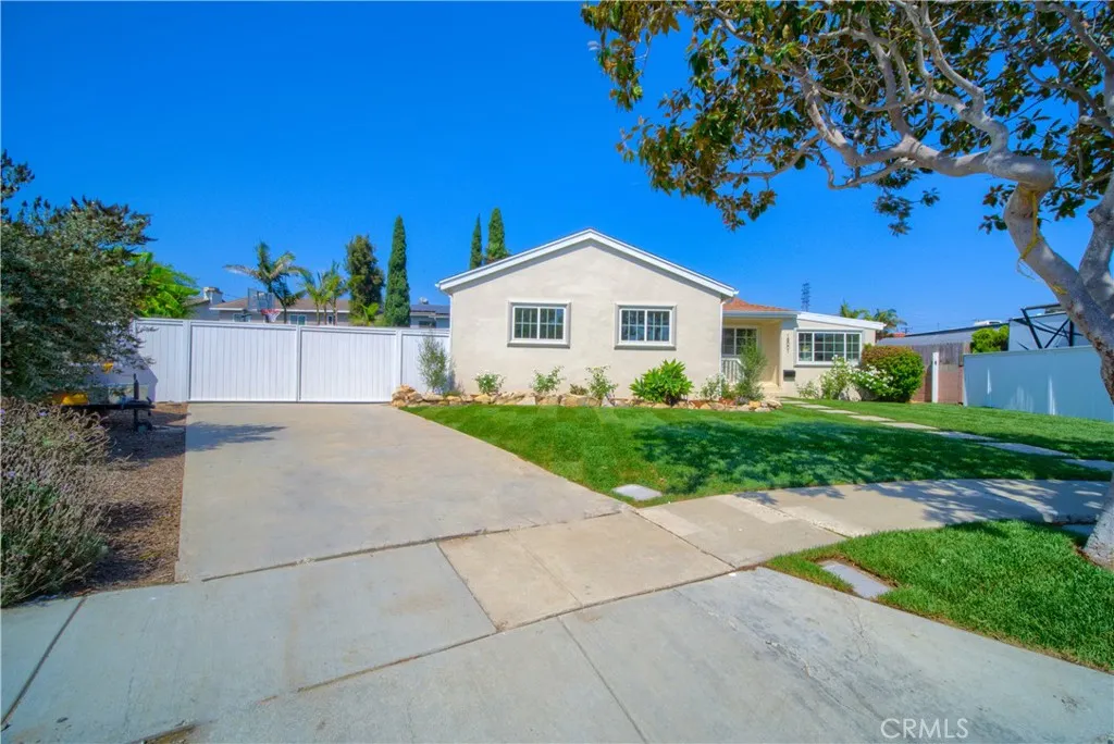 18001 Avis Avenue — photo