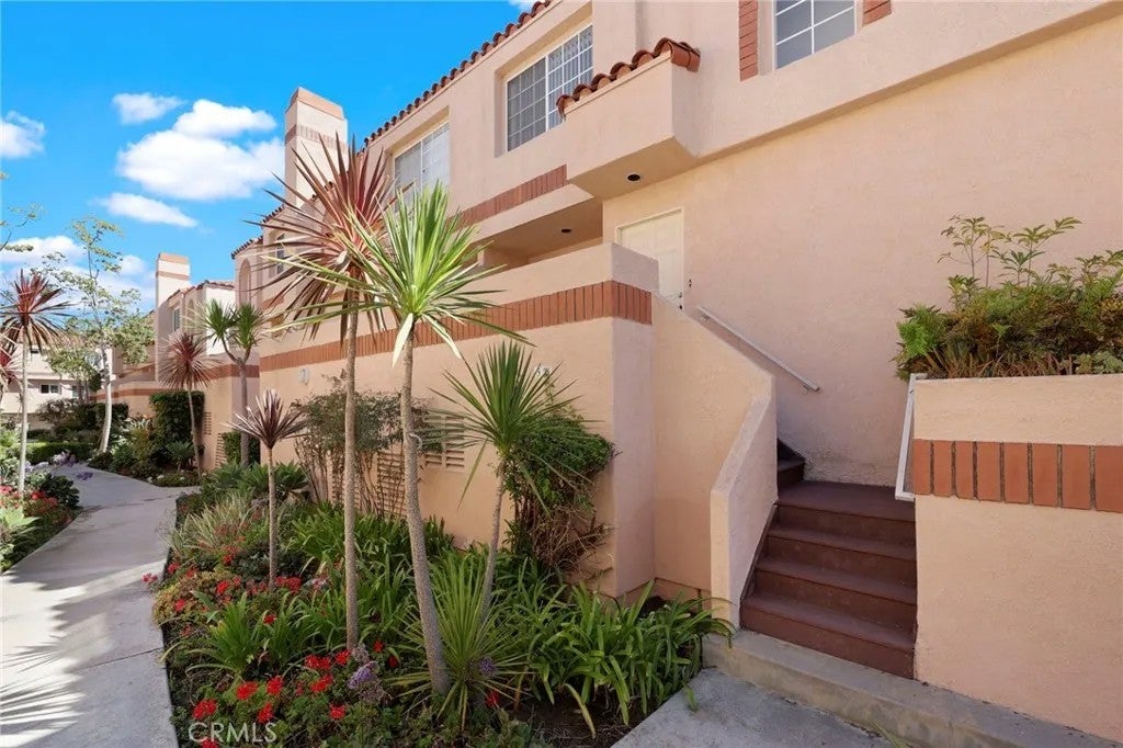 3101 Plaza Del Amo 36 — photo