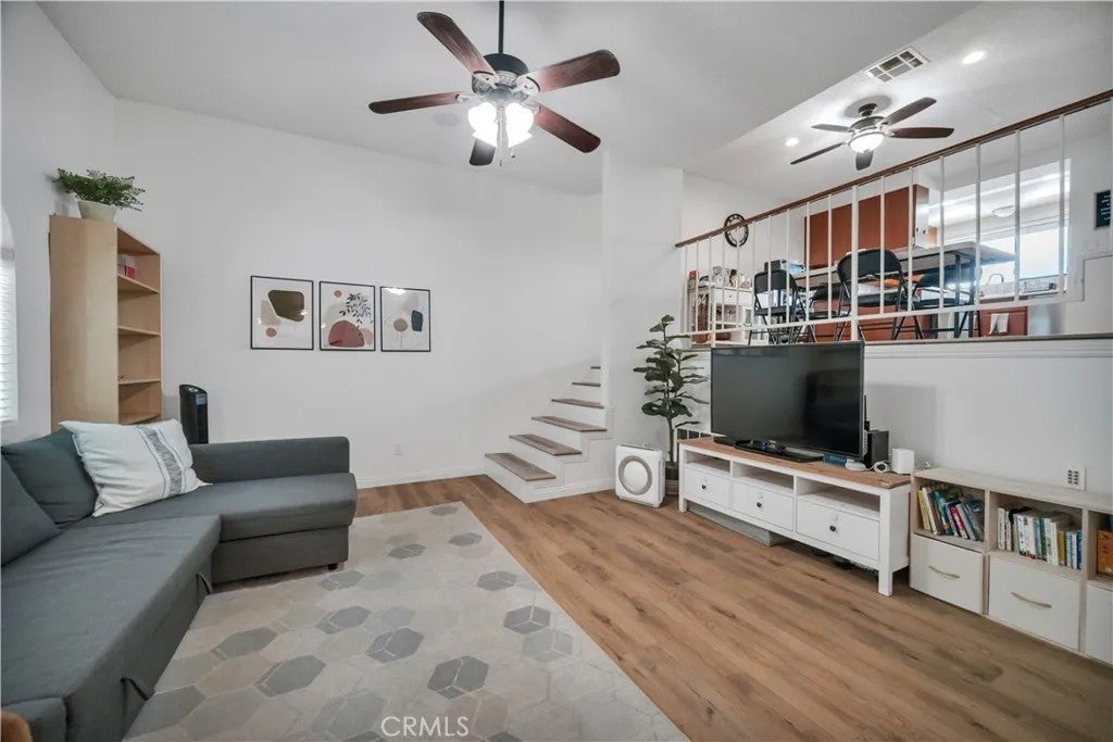 3415 Artesia 7 — photo