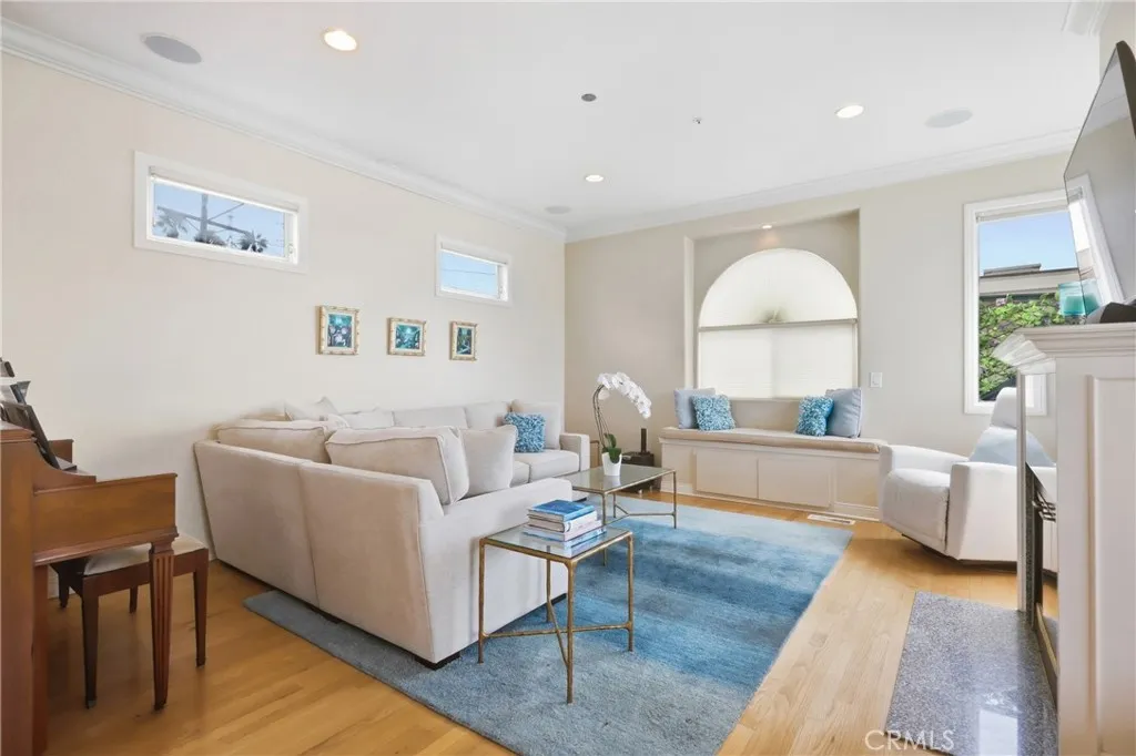 125 El Porto — photo