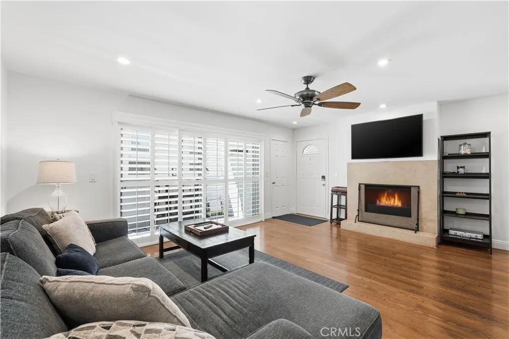 320 Hermosa Unit 101 — photo