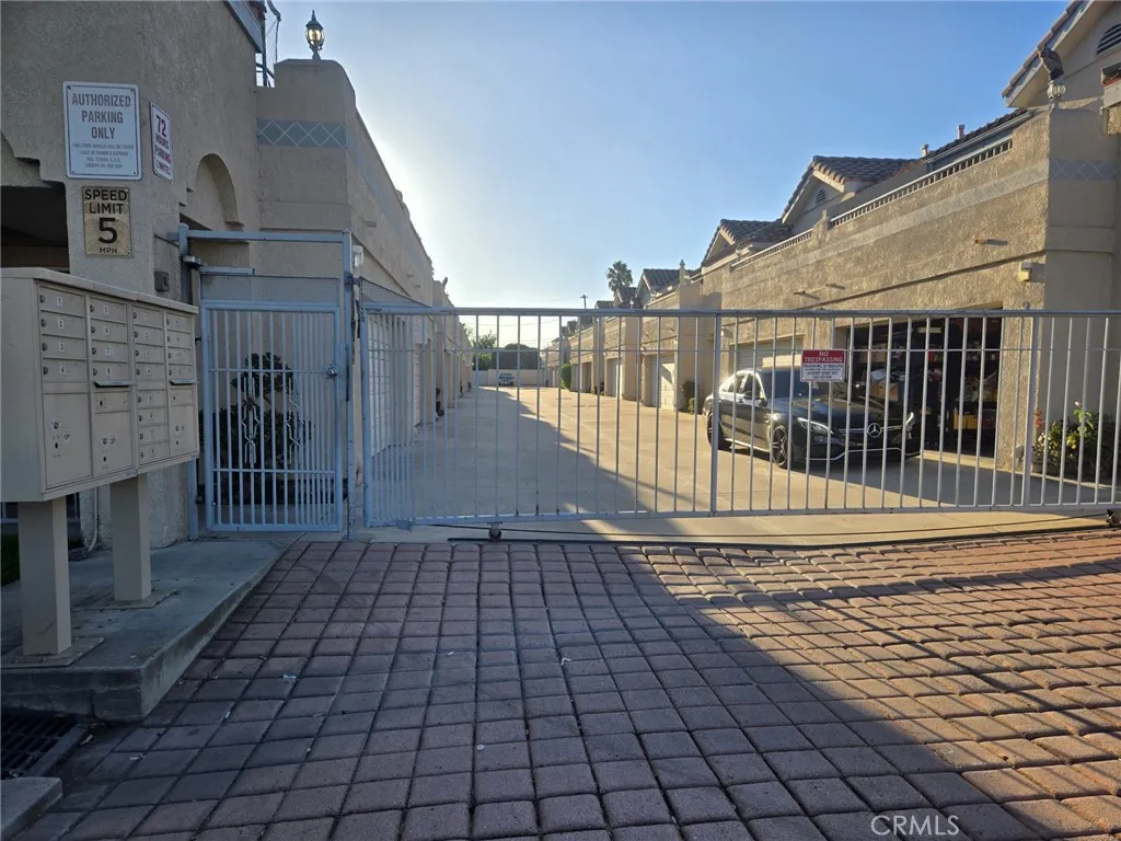 15539 Woodruff Unit 17 — photo