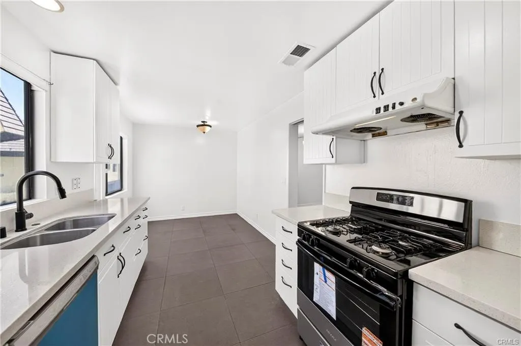 2615 Curtis Unit B — photo
