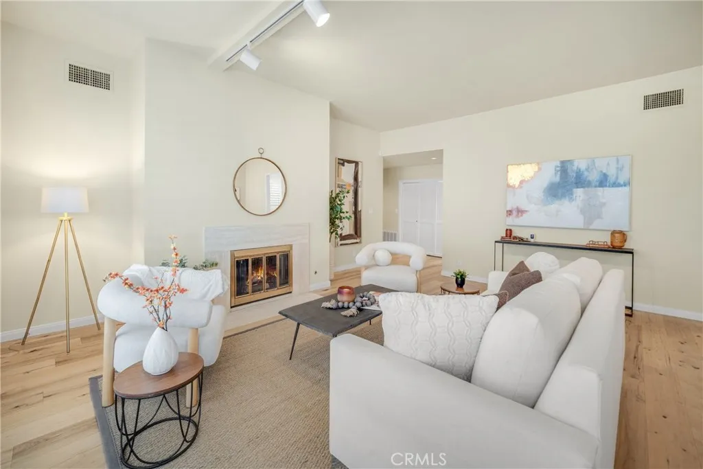 1870 Veteran Avenue Unit 101 — photo