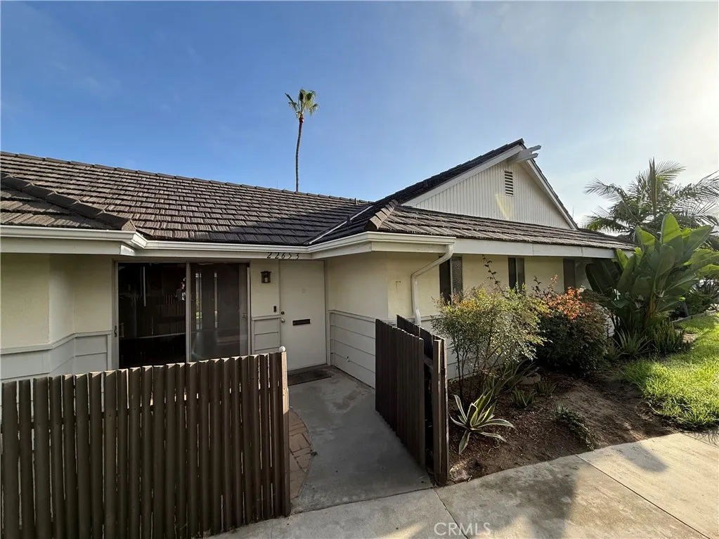22653 Nadine Circle — photo