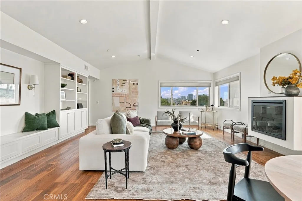 1420 S Bundy Drive Unit 405 — photo