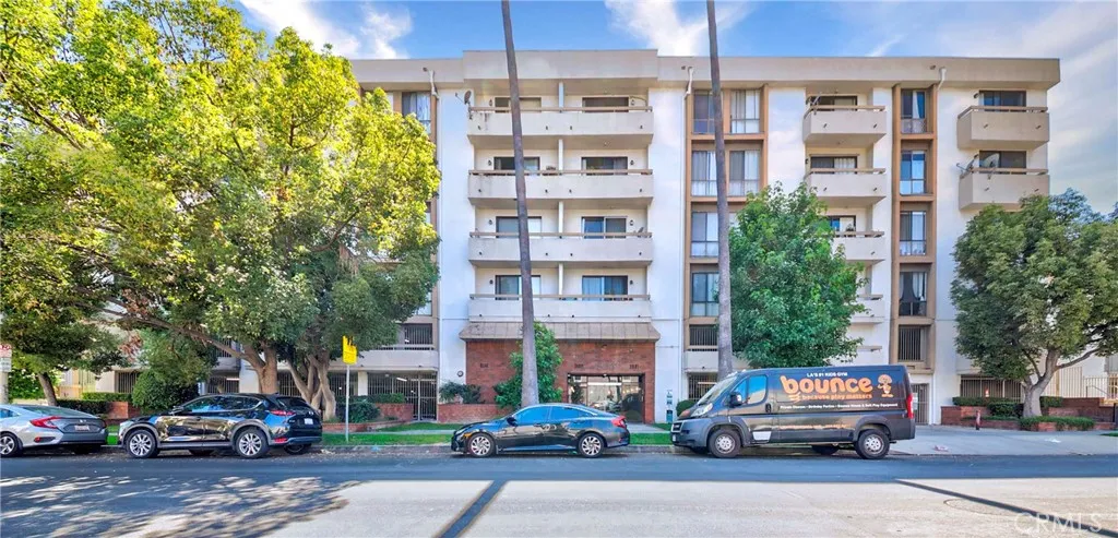 533 S St Andrews Place Unit 408 — photo