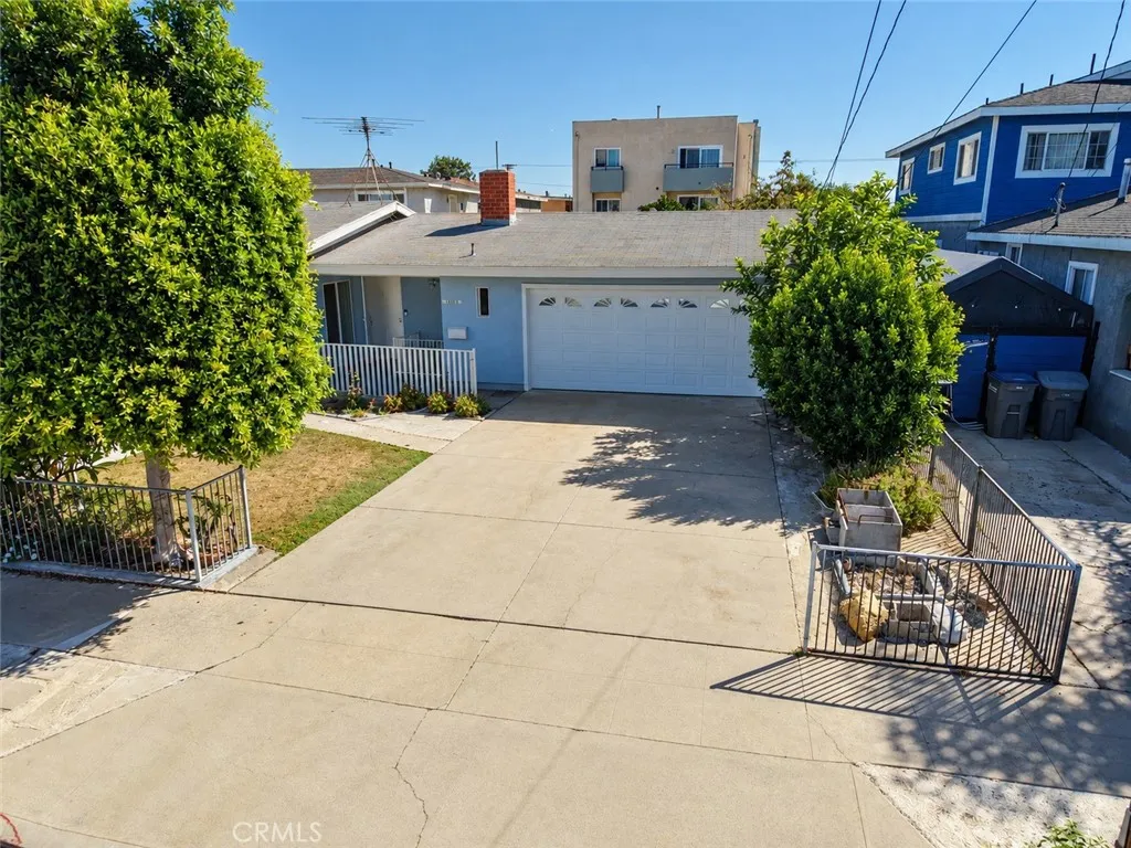 16818 La Salle — photo