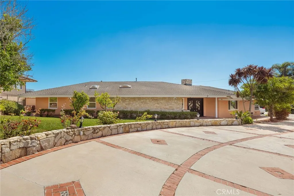 2929 Crest Drive — photo