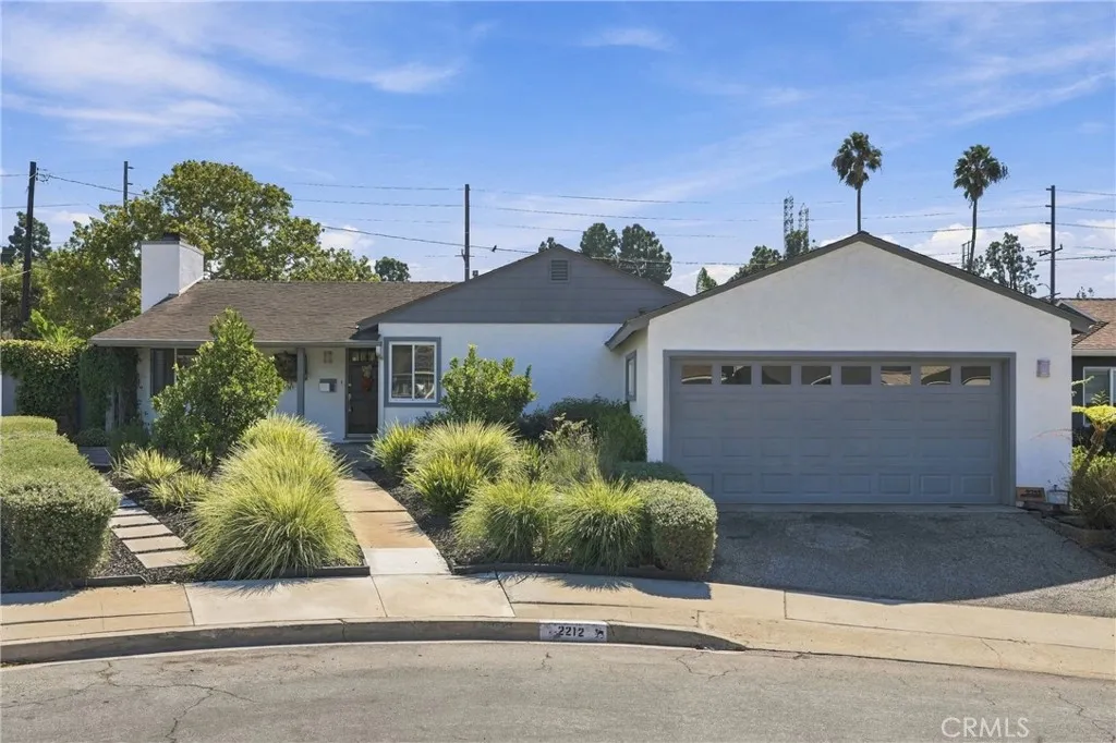 2212 Earle Court — photo