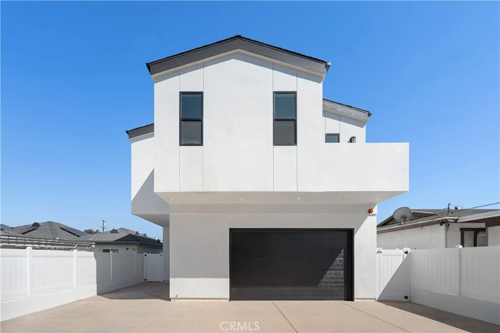 15634 Sombra Avenue Unit B — photo