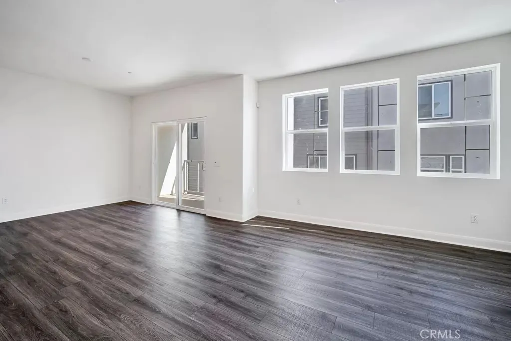 582 E Imperial, El Segundo, CA 90245 — photo 2