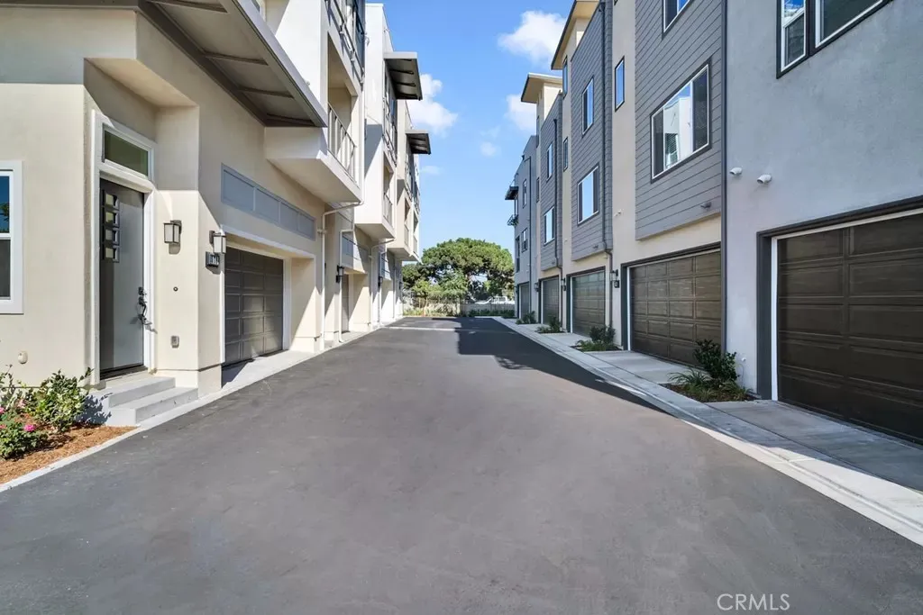 582 E Imperial, El Segundo, CA 90245 — photo 3