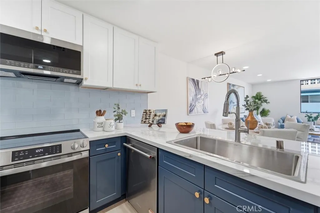 1140 E Ocean Boulevard Unit 109 — photo